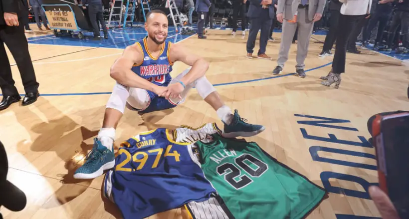 Steph Curry breaks all-time 3 point record